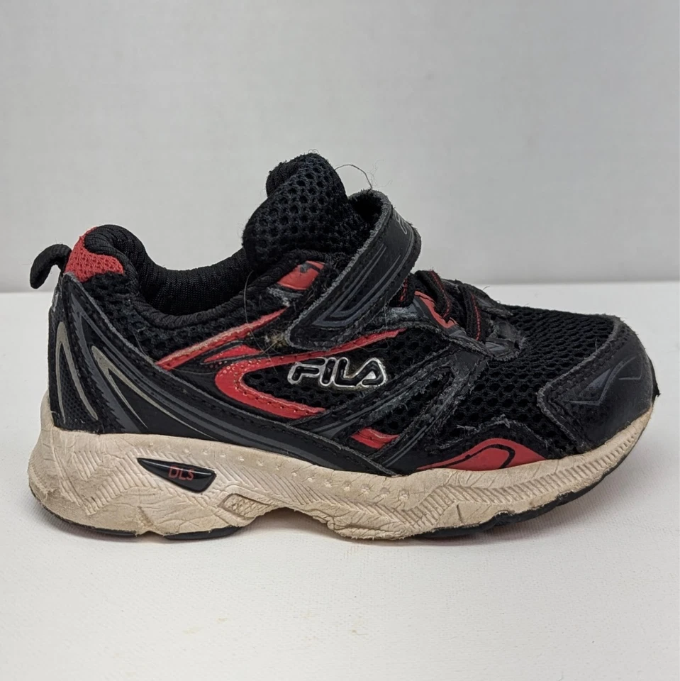 Lote de 2 Zapatos Niños Niños Talla 8, Zapatillas Fila Negras y Rojas, Botas de Nieve Camufladas Verdes Foto 2 de 4