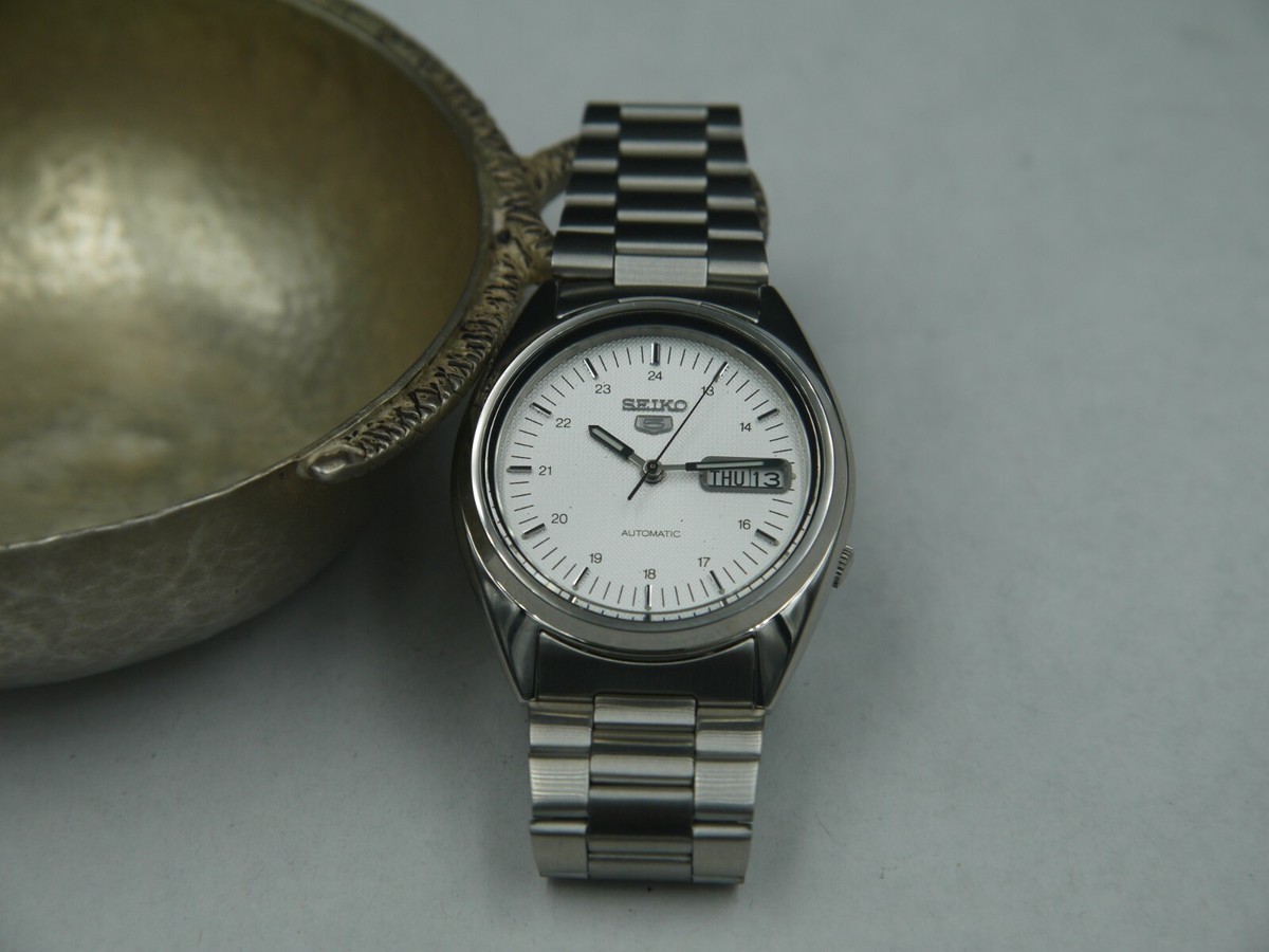 SEIKO 5 WHITE 21 Jewels Automatic Men's Watch Mint Condition
