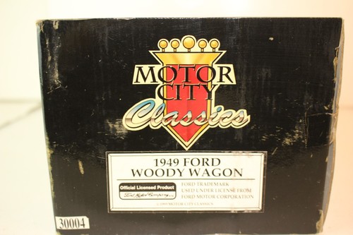 1:18th Scale Motor City Classics 1949 Ford Woody Station Wagon, Real Wood Blue - Picture 6 of 18
