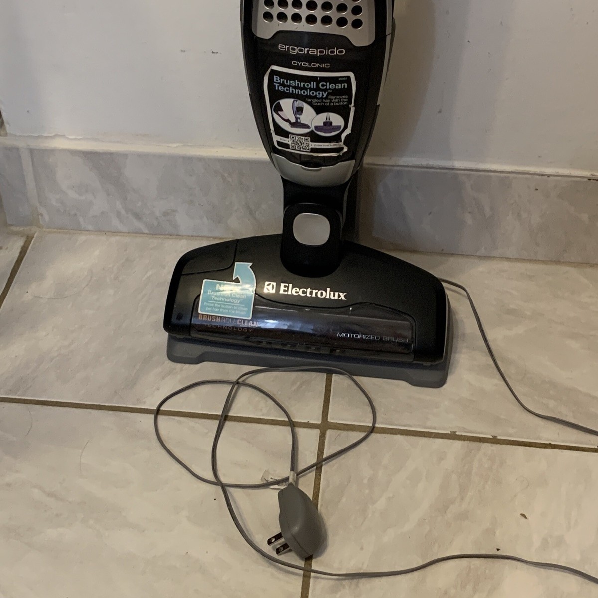 Electrolux Ergorapido 2 in 1 Cordless Vacuum Black With