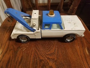 metal toy tow truck