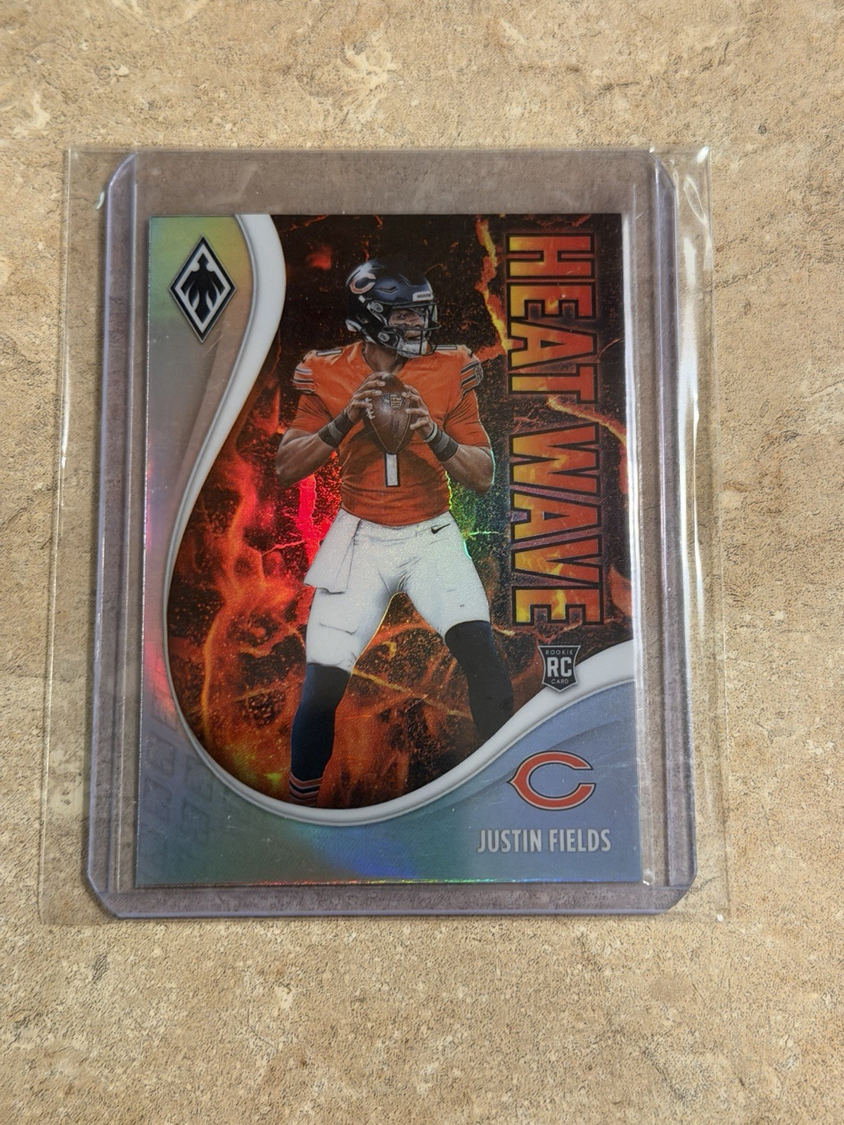 2021 Panini Phoenix - Heat Wave Justin Fields #16 (RC) Refractor!