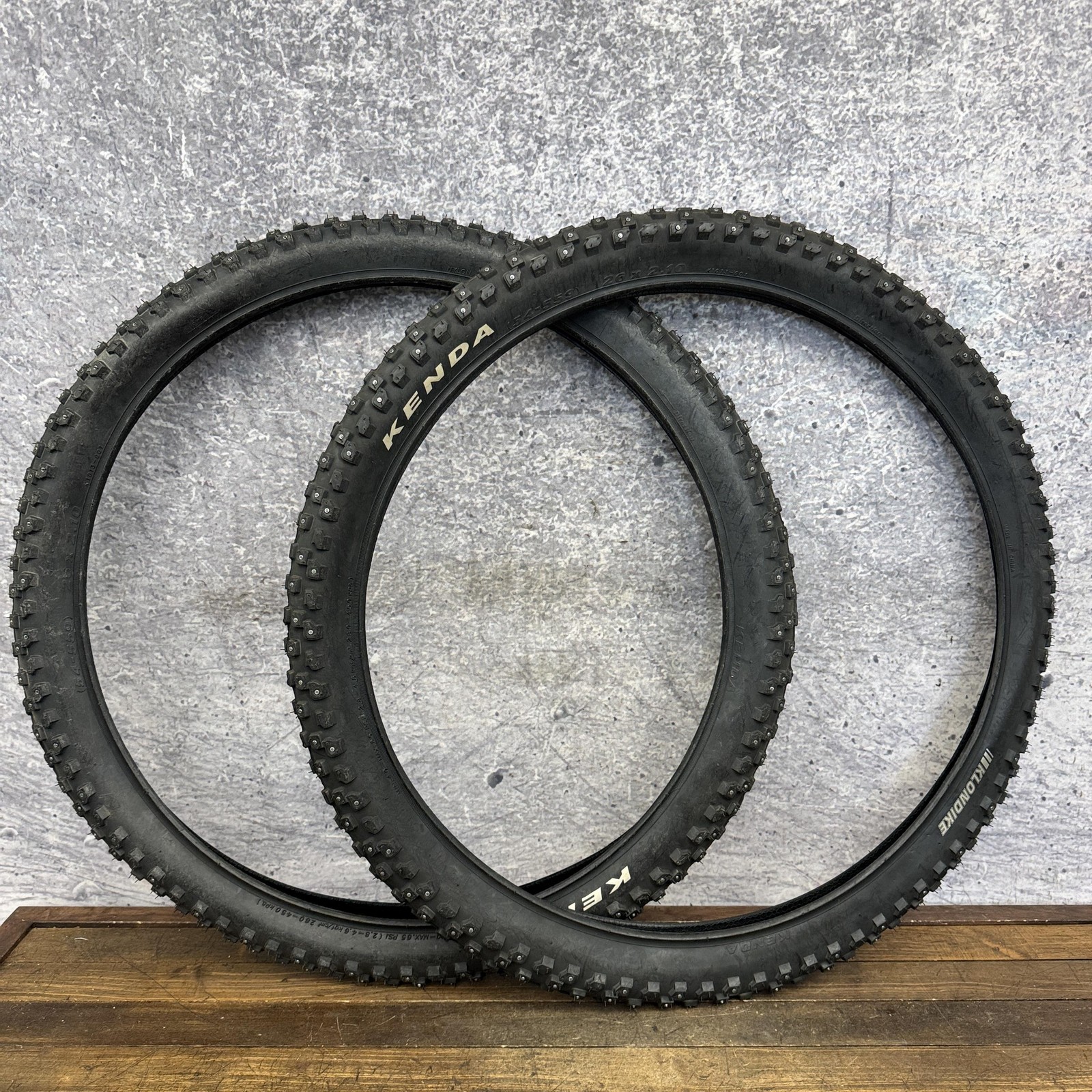 Kenda Klondike Studded Tire Set 26x2.10 26in Black Winter MT