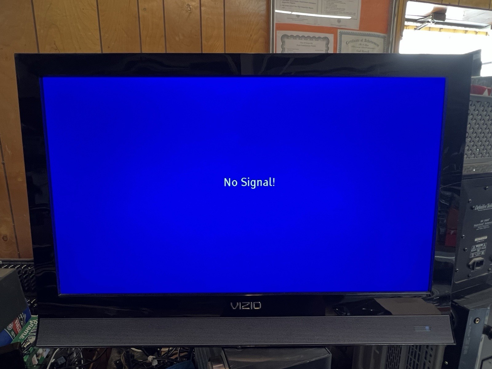 Vizio M260VA 26 inch Razor HDTV Flat Screen TV NO Remote