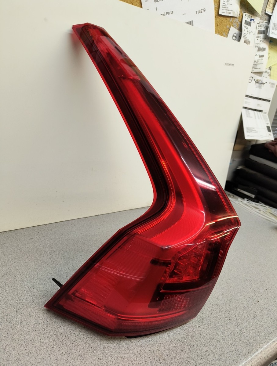 READ) 2017-2020 Volvo V90 Quarter Mounted Left LH Driver Tail