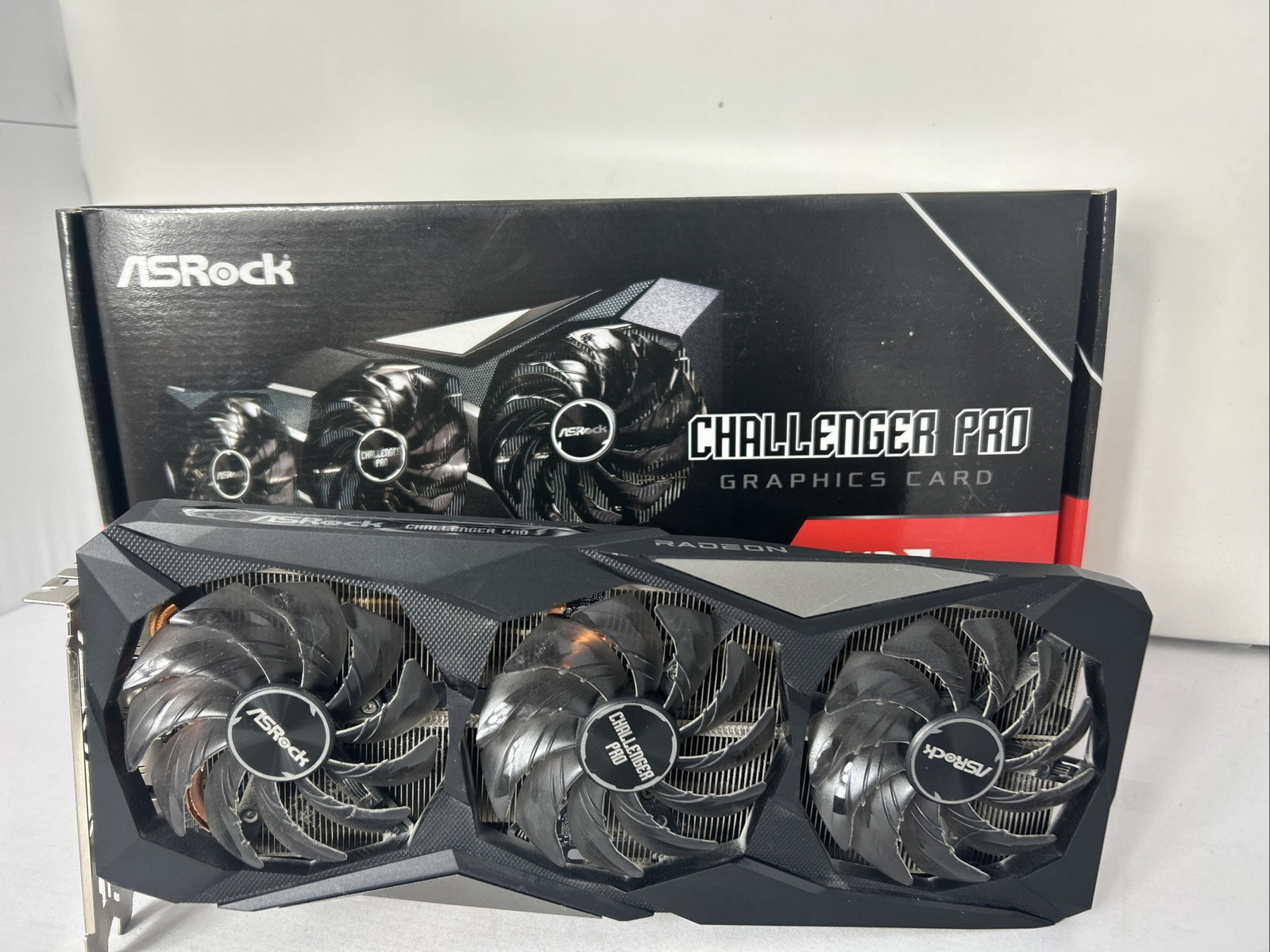 ASRock　RX 6600 XT Challenger Pro 8GB OC ASRock Challenger Pro Radeon RX 6600 XT Graphics Card