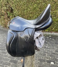 Dressursattel Kieffer Paris Exclusiv 17‘‘  schwarz neu gepolstert Mittel Kammer