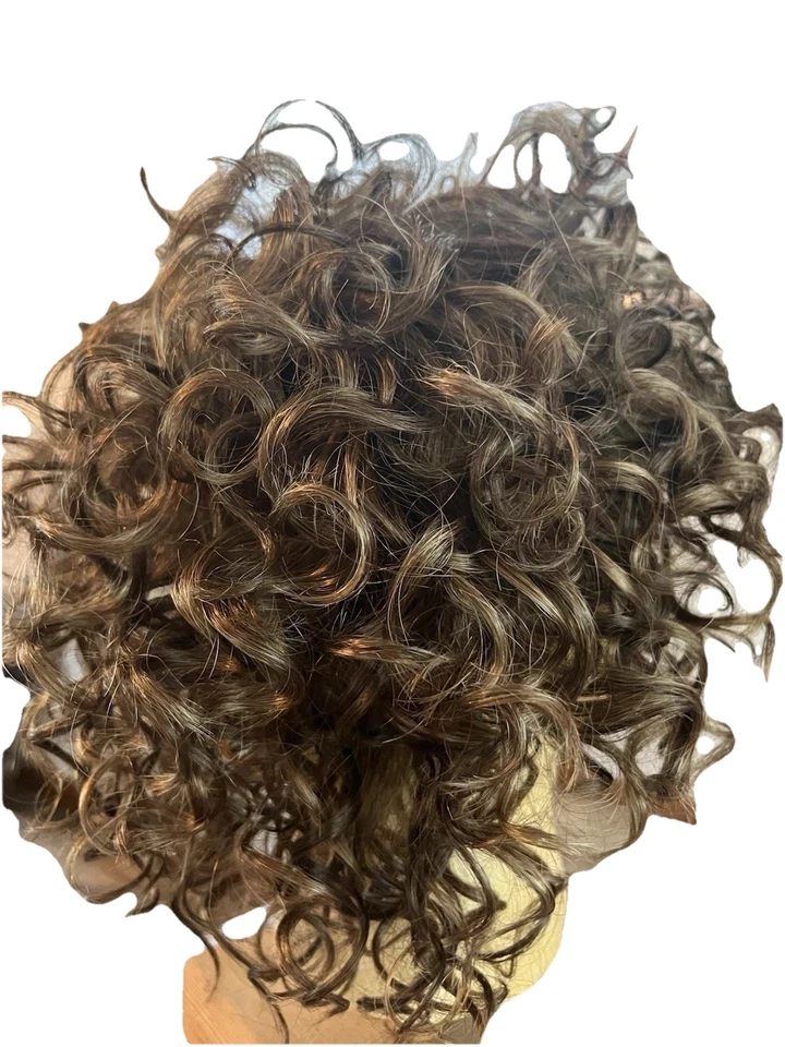 Peluca Paula Young A5454 Marissa Color 8-12A Marrón Corto Curley Estilo en Capas Nueva Foto 4 de 4