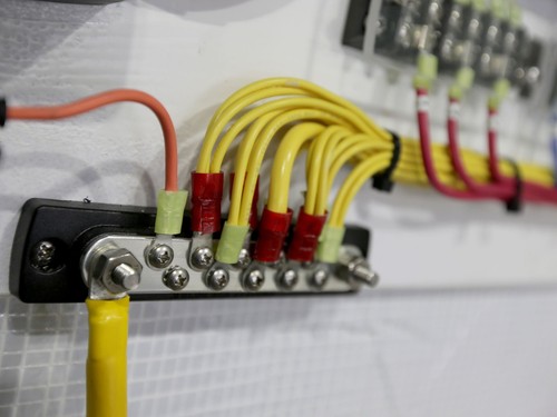 2300 150 Amp Common BusBar with 10 screws and a cover - Picture 2 of 4