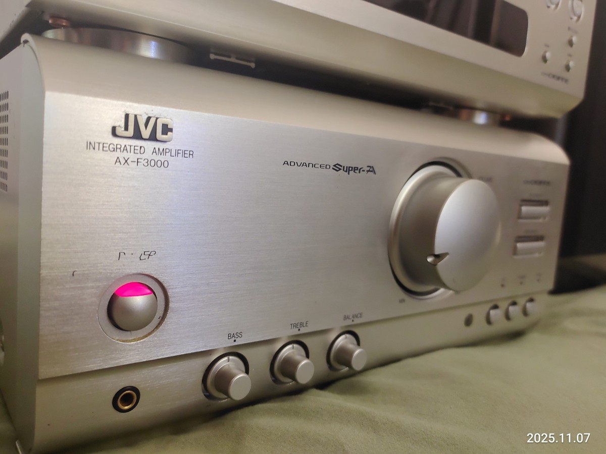 JVC SUPER DIGIFINE AX-F3000 INTEGRATED AMPLIFIER. WORKING GREAT