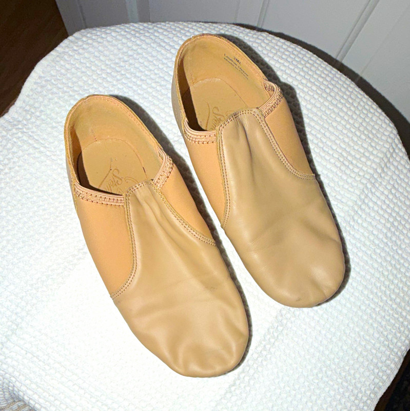 Women’s Beige/Tan Slip-On Jazz Dance Shoes Pair size 3ML