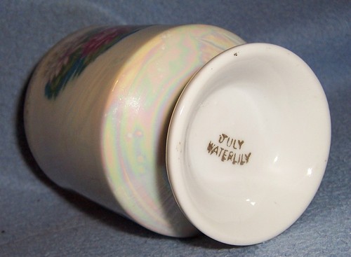 vtg foot MUG Water Lily JULY opalescent luster no-frog - Picture 2 of 2