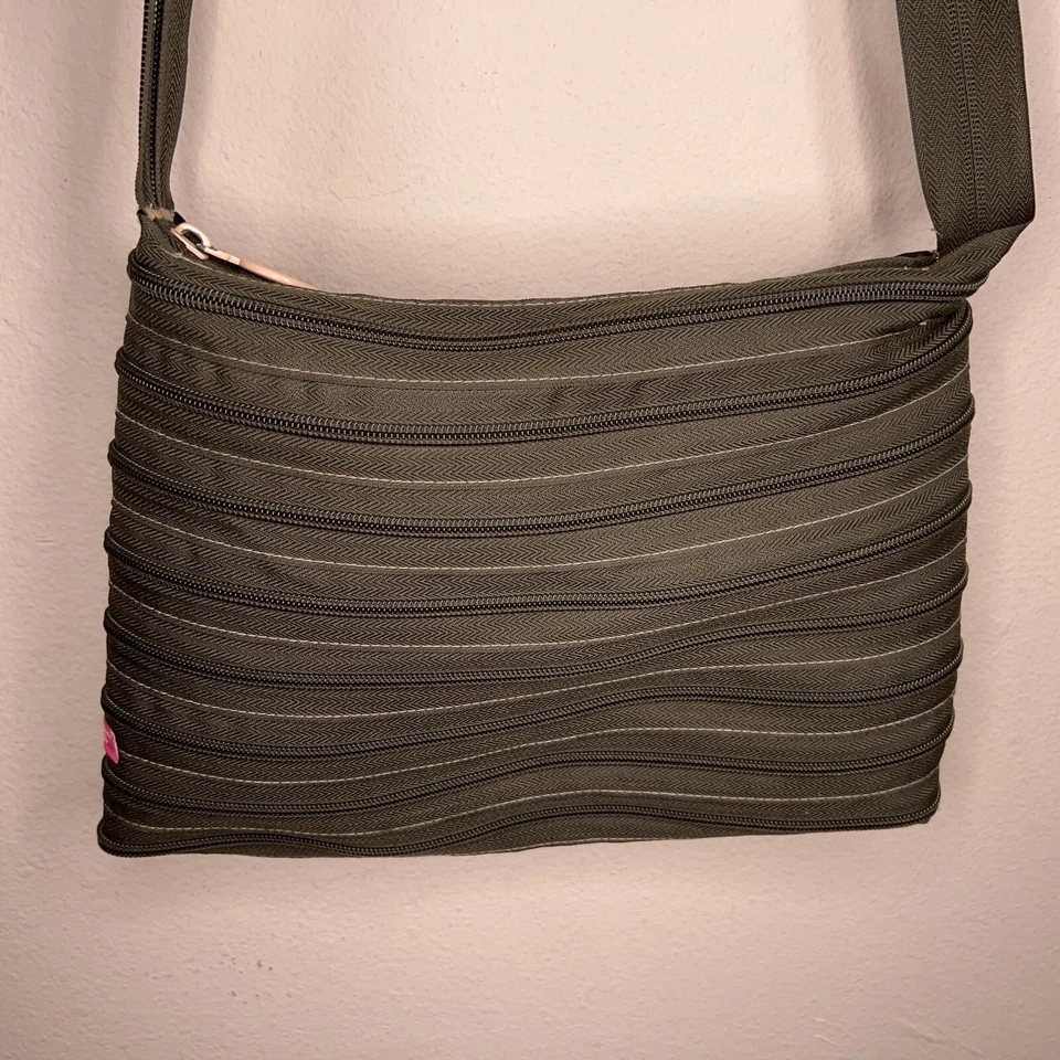 BOLSO DE MANO LIGERO DE VIAJE VERDE OLIVA MILITAR CON CREMALLERA Foto 4 de 4