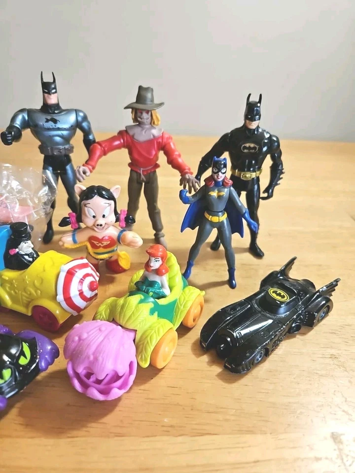 DC Comics Batman, Espantapájaros, Batgirl, Cat Woman, Wonder Woman, Penguin Lote de 10 Foto 3 de 4