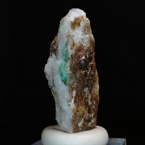 Beryl var Emerald crystals in Biotite Mica Schist matrix natural specimen 261ct - Bild 4 von 7