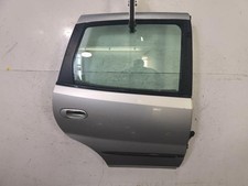 Porte arrière et accessoires Nissan TINO