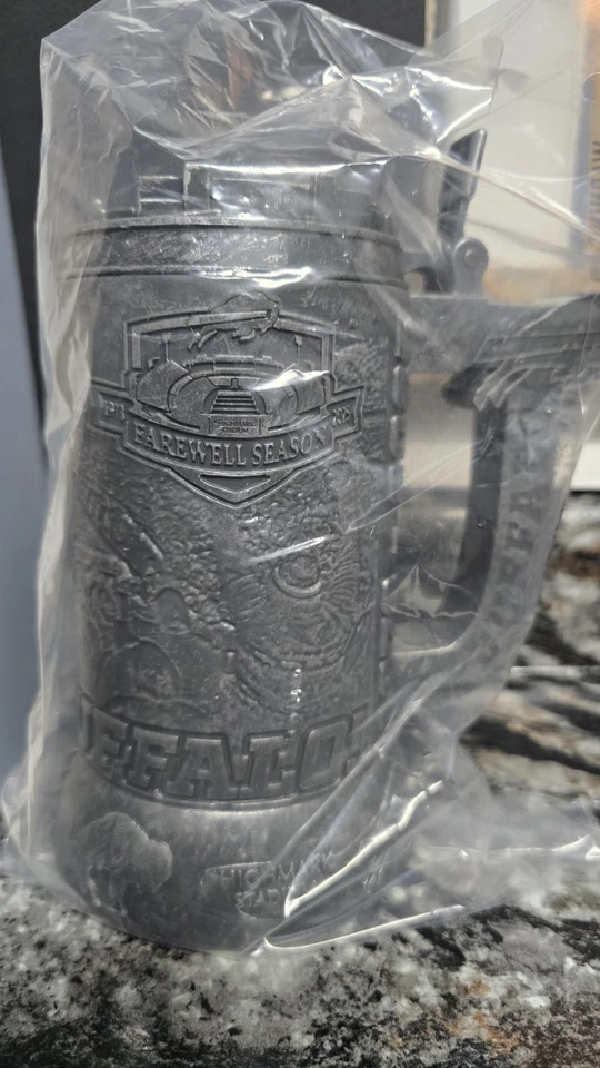 Taza Buffalo Bills Beer Stein Highmark Stadium exclusiva temporada de despedida 2025 Foto 2 de 3