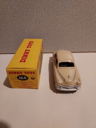 Dinky Toys No 164 VAUXHALL CRESTA SALOON.Maroon & Beige.nr mint & Boxed. - Picture 3 of 12