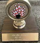 Men’s Bowling trophy 9.5”- Sat.Nite Swingers 1981-82. 1st Place Kochies Rookies — photo 3