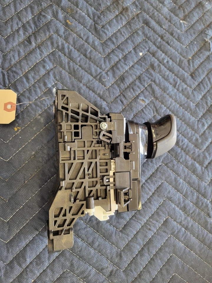 Palanca de cambios de piso de transmisión 2023 TOYOTA PRIUS LE 2,0 L TRACCIÓN DELANTERA Foto 4 de 4