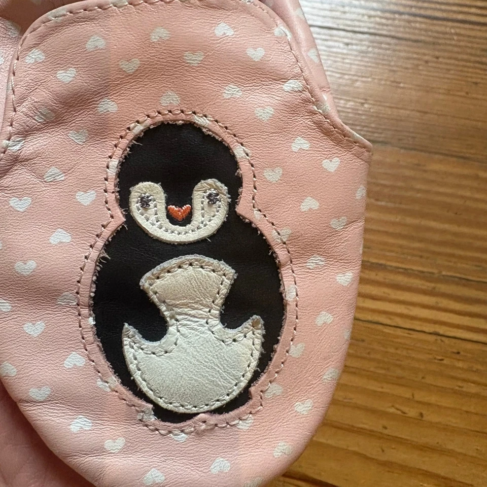  Robeez Rosa Blanco Lunares Cuero Pingüino Bordado Bebé Zapatos TALLA 18-24M Foto 2 de 4