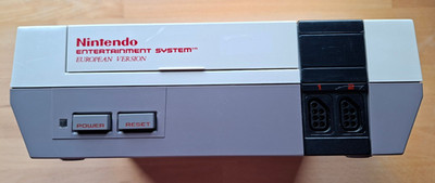 Nintendo Entertainment System, Euro Version, Konsole, Adapter und 2 Controller