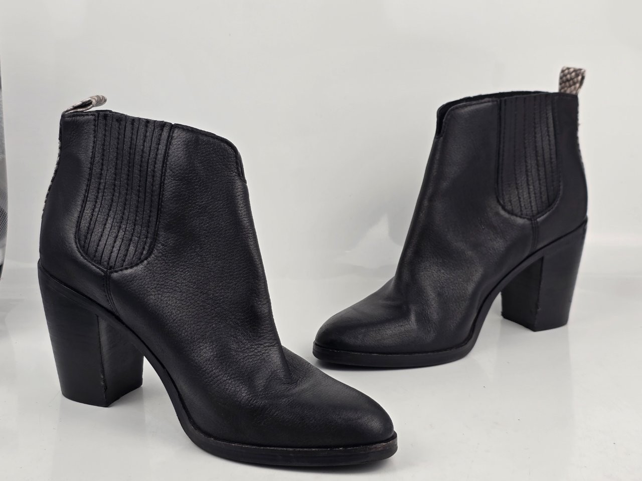 Dolce Vita Women's Black Leather Heeled Chelsea Ankle Boots US Size 6