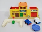 Z-308 VINTAGE 1973 FISHER-PRICE LITTLE PEOPLE PLAY FAMILY VILLAGE PLAYSET W/ACC!