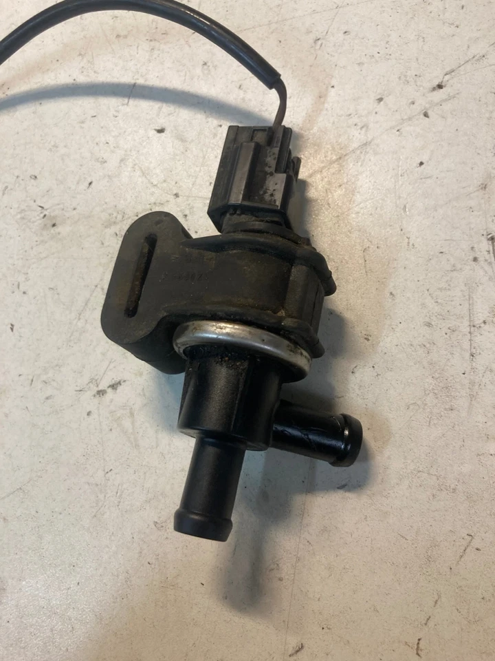 Volvo S60 2001 2,4 L L5 válvula de purga evaporador de combustible no turbo Foto 3 de 4