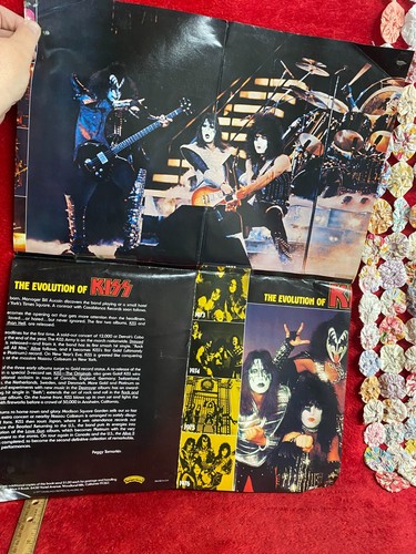 Vintage Kiss Poster Fold Out Pictures On Both Sides 1973-1977 Pin-Ups - Picture 6 of 9
