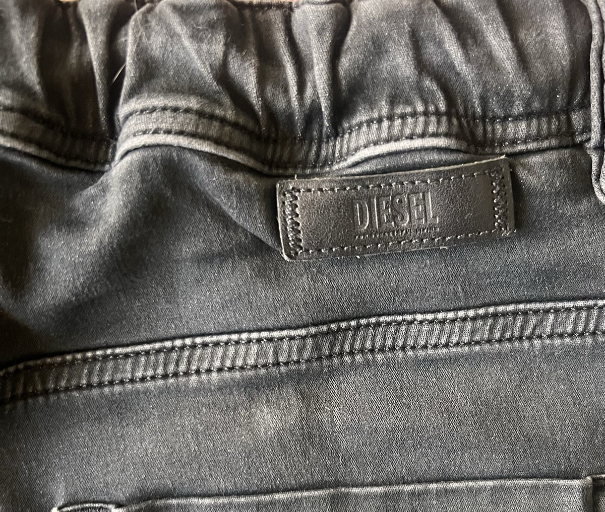 Diesel D-KROOSHORT-NE Jogg Jeans shorts men’s size 26 in black View 3