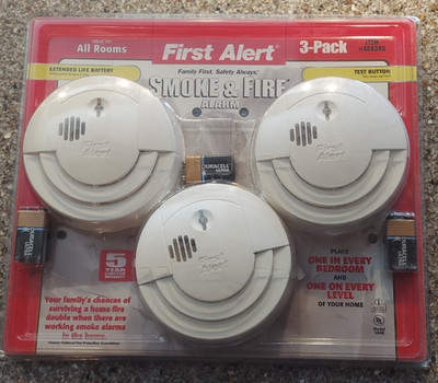 3 - First alert smoke and Fire alarm 3 Pack battery operated SA68 Sealed pack