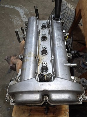 Valve Cover For 06-11 Chevrolet HHR  2.4 12614738 FWD Used, complete with hdwr