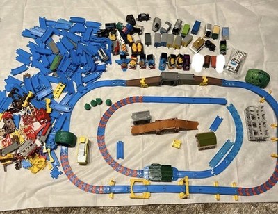 Riesig!! TOMY - Thomas CAPSULE PLARAIL SET - ZUG + Schiene + Struktur A208