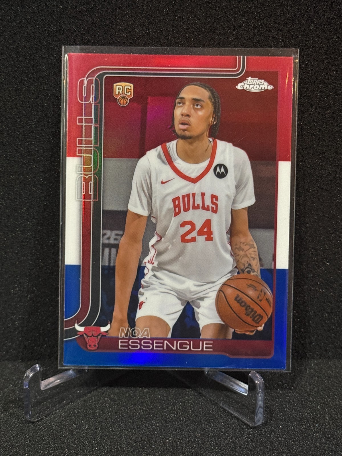 2025-26 TOPPS CHROME BASKETBALL RED WHITE & BLUE NOA ESSENGUE CHICAGO BULLS #262