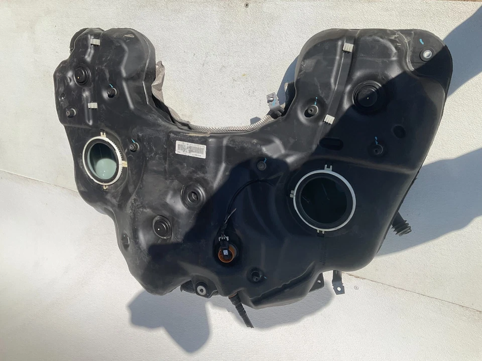 06-08 Conjunto depósito combustible gasolina Mercedes W164 ML550 ML350 1644710501 FABRICANTE DE EQUIPOS ORIGINALES Foto 3 de 4