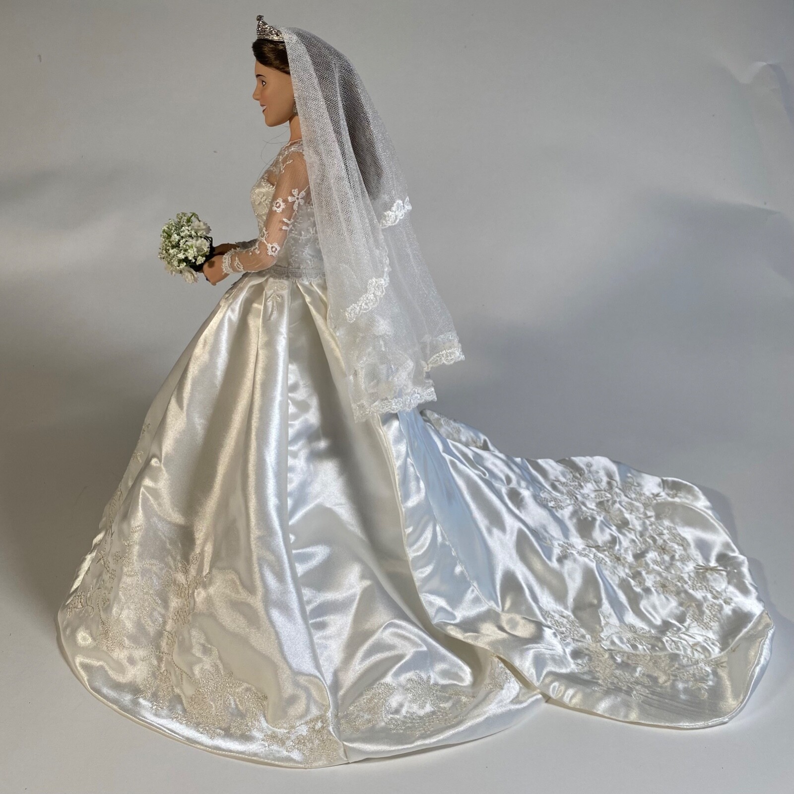 AshtonDrake Galleries Princess Catherine Royal Elegance Bride Doll COA