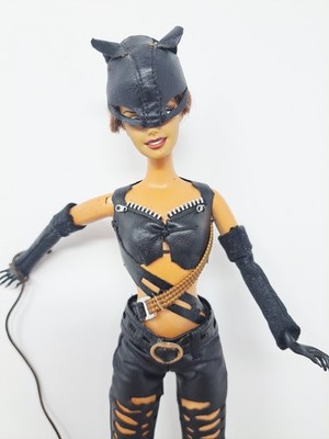 Mattel Barbie Catwoman DC Comics 2004 Halle Berry Collector B5838