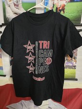 Club Universitario De Deportes 2025 Polo   Tricampeon , estampado adelante.Large