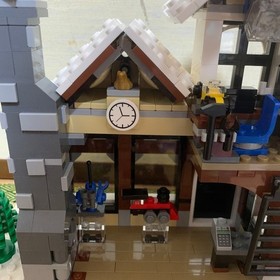 LEGO Creator Expert Winter Toy Shop 10249 In 2015 Used Retired Complete W/Manual