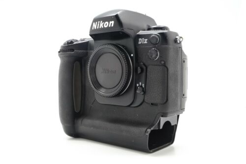 Nikon D1X 5.3MP F Mount Digital Camera Body - Picture 4 of 12