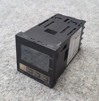 OMRON  E5CN-R2MTC-500  Temperature Controller