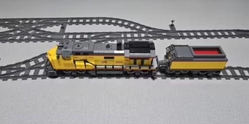 MOC Yellow Train Locomotive with Motor + Battery Pack 1062 Pcs Brick Build - Picture 7 of 7