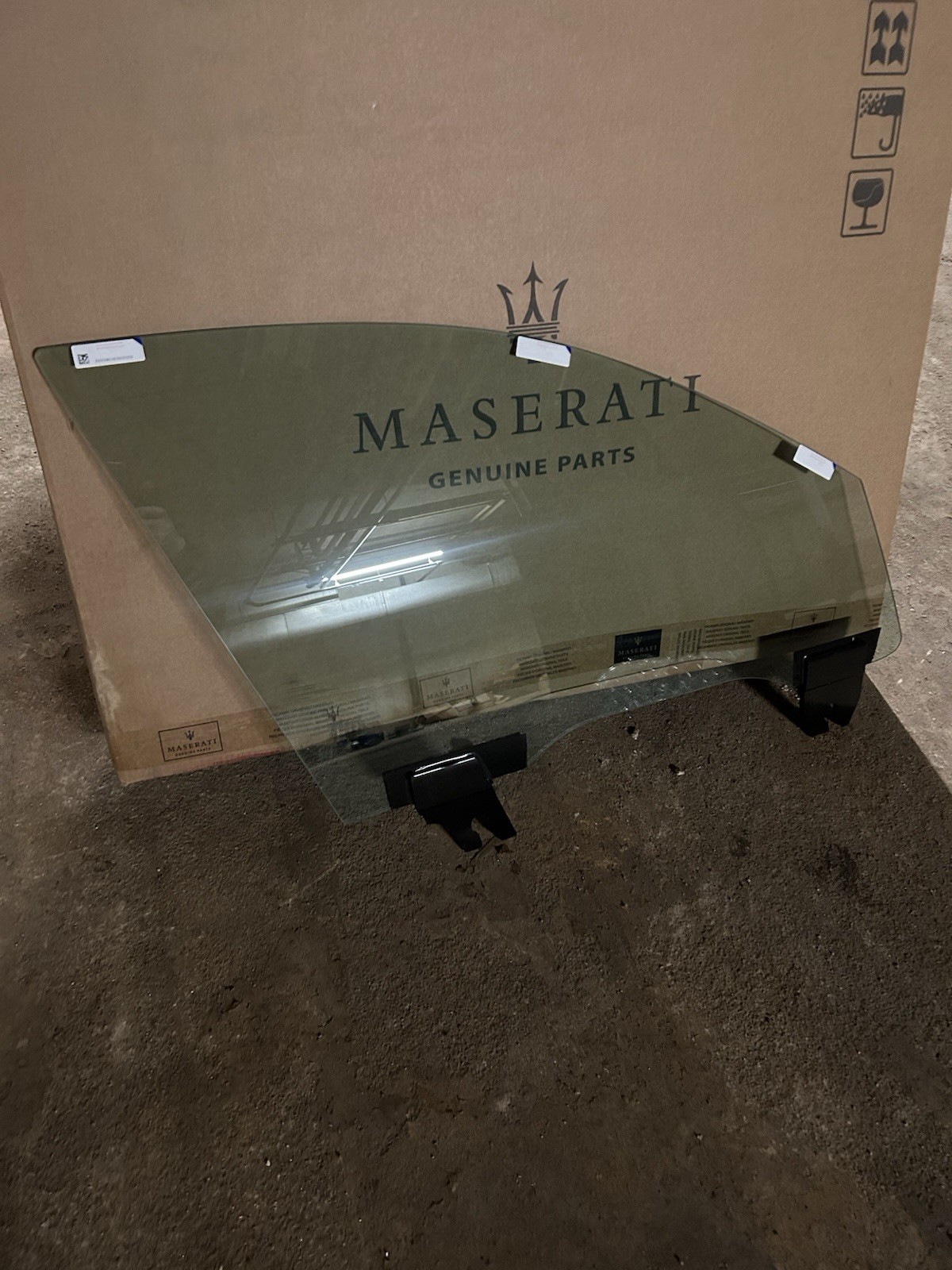 Genuine Maserati RH Front Door Window 670032191