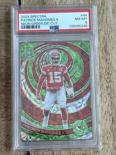 2023 PANINI SPECTRA PATRICK MAHOMES II #44 NEON GREEN DIE-CUT /30 - PSA 8 NM-MT