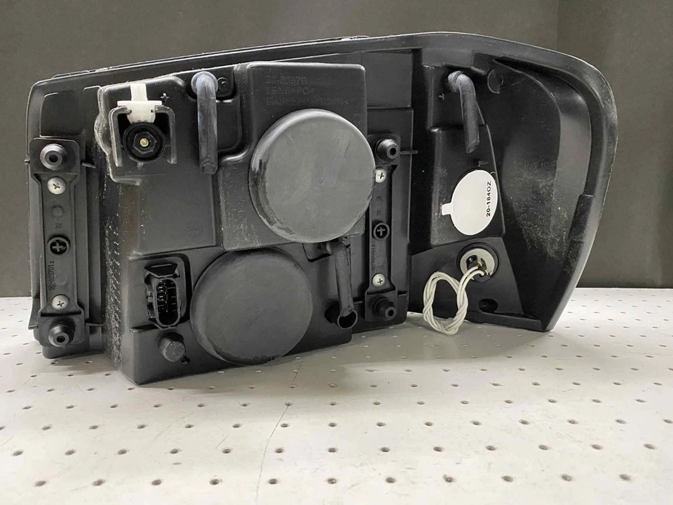 Conjunto de faros de repuesto GMC Envoy TYC 2002-2009 pasajero derecho Foto 3 de 4