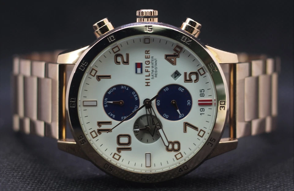 Reloj de cuarzo Tommy Hilfiger cronógrafo en esfera blanca con indicador de fecha para hombre. Foto 4 de 4
