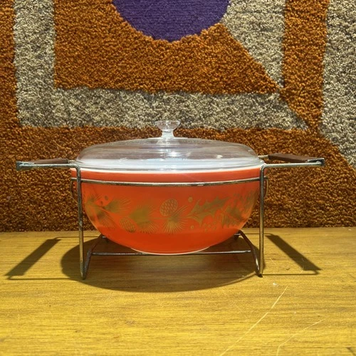 ✨Vintage Find✨ Pyrex 404 Red Golden Leaf Holly Pine Cone Bowl Lid Cradle
