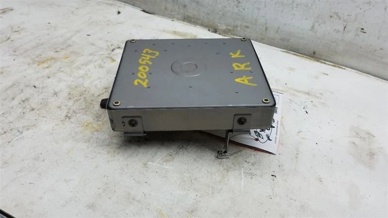 Módulo de control electrónico ECM del motor debajo del tablero central compatible con 93 MAZDA 626 967490 Foto 3 de 4