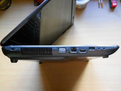 Asus X93 , 18,4 Zoll Full HD , 16 Gb-DDR3-Ram , 256GB SSD + 1 TB-HDD ,Win Pro 11 - Bild 19 von 24